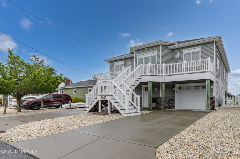 Stunning Waterfront Property w/ Panoramic Views just 7 years - Beach Home for sale in Brick, New Jersey on Beachhouse.com