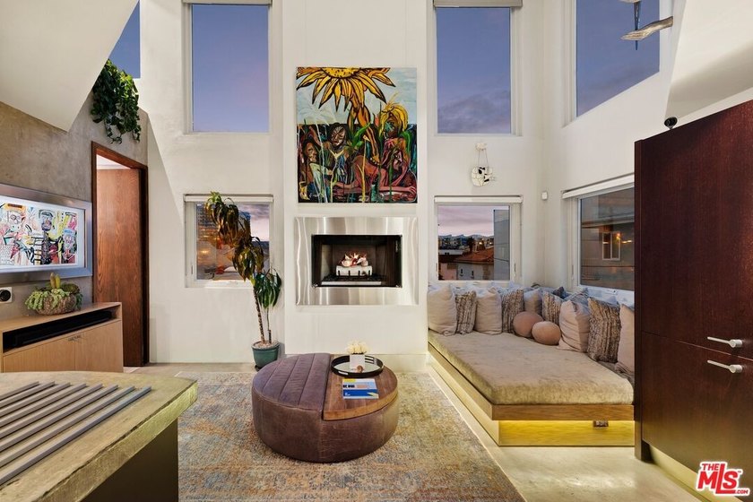 Set mid-block on one of LA's most coveted walk streets, 24 - Beach Condo for sale in Marina Del Rey, California on Beachhouse.com