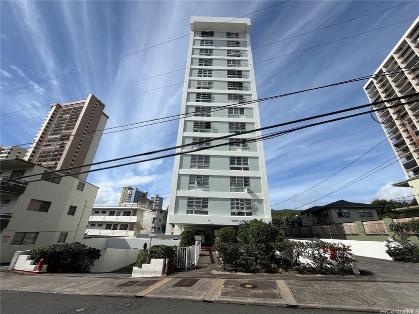 Location, location, location. This fee-simple corner unit condo - Beach Condo for sale in Honolulu, Hawaii on Beachhouse.com