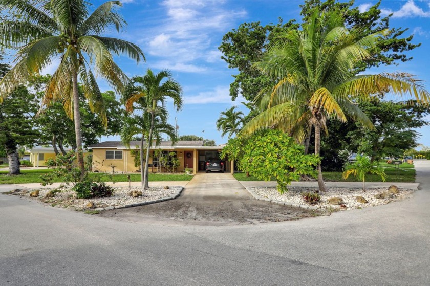 This 2-bed, 2-bath home with a mudroom and a 6x9 shed is in - Beach Home for sale in Deerfield Beach, Florida on Beachhouse.com