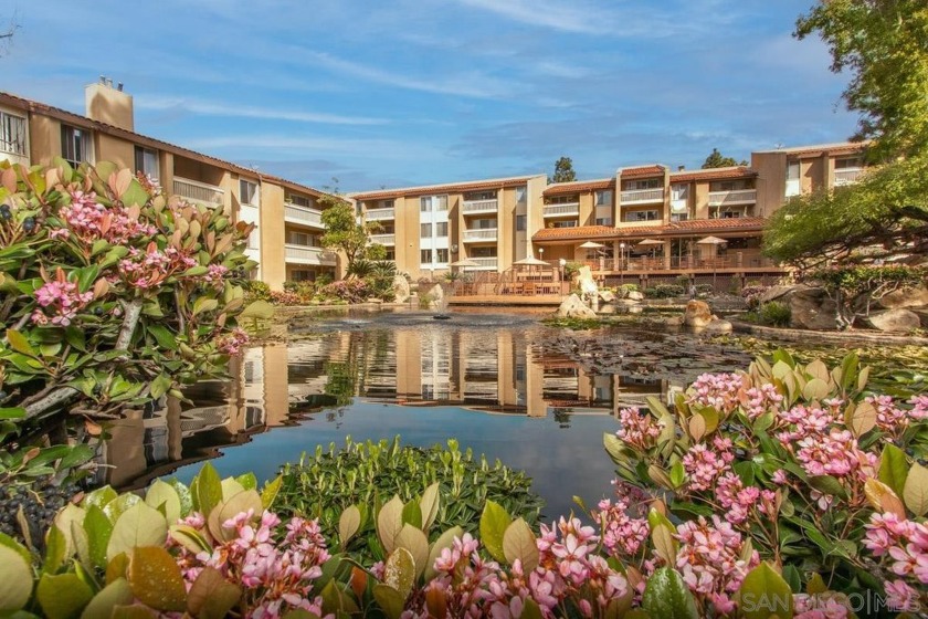 Step into this refreshed, sunlit 2-bedroom, 2-bath condo in the - Beach Home for sale in San Diego, California on Beachhouse.com