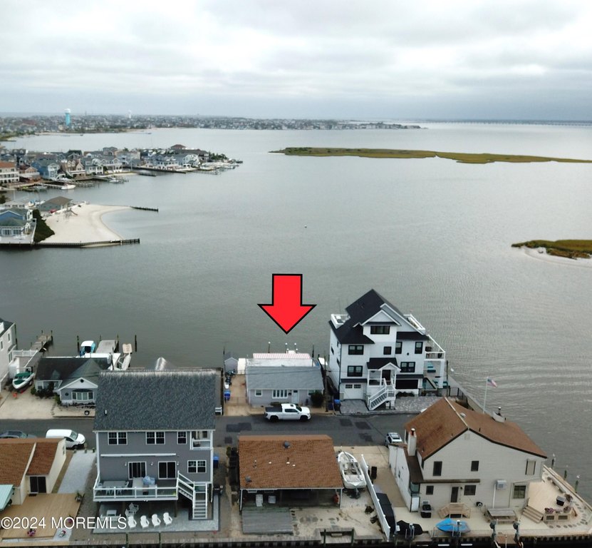 Incredible waterfront location capturing southwest sunsets along - Beach Home for sale in Lavallette, New Jersey on Beachhouse.com