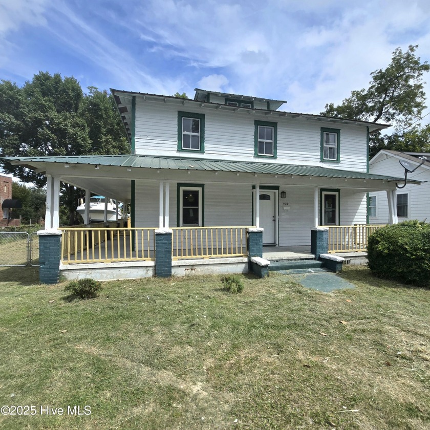 Endless Potential in the Heart of Downtown New Bern! Welcome to - Beach Home for sale in New Bern, North Carolina on Beachhouse.com