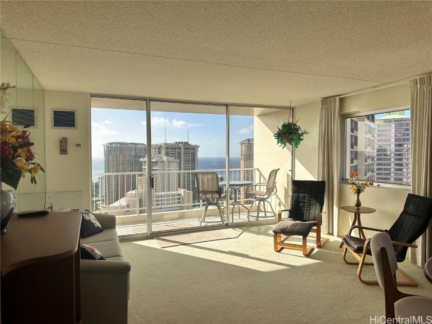 Largest corner unit with Diamond head and Ocean views. Walking - Beach Condo for sale in Honolulu, Hawaii on Beachhouse.com