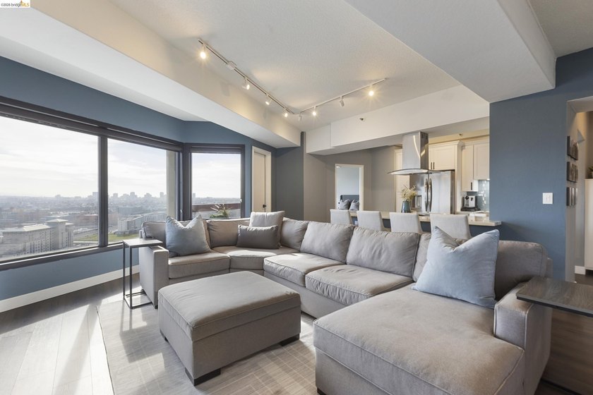 Welcome home to this one of a kind remodeled 2 bedroom unit in - Beach Condo for sale in Emeryville, California on Beachhouse.com