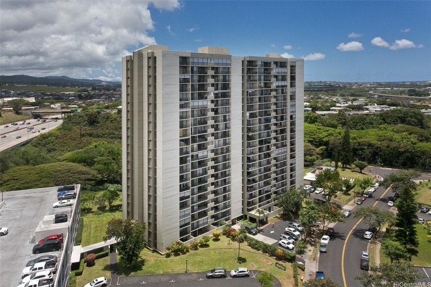 Price improvement, Seller says SELL! This 1-bedroom, 1-bath - Beach Condo for sale in Aiea, Hawaii on Beachhouse.com