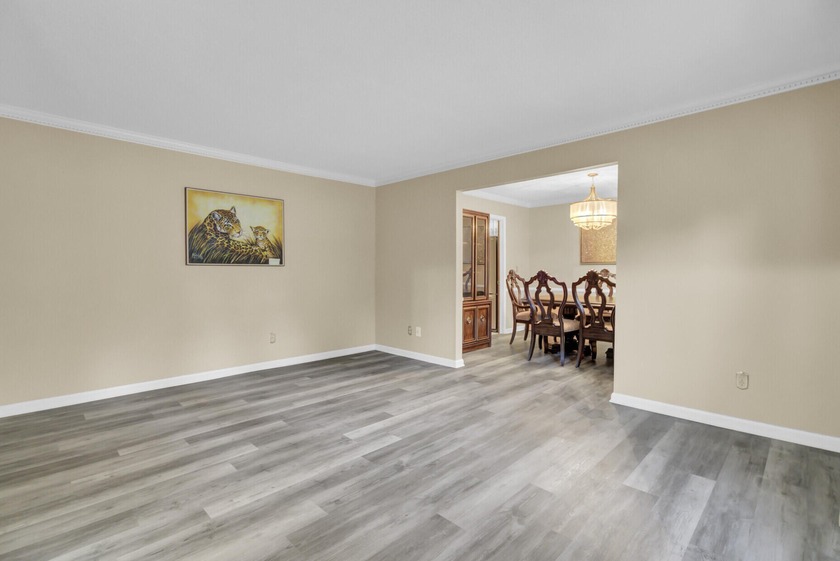 13 Ashland Drive welcomes you with undeniable charm and curb - Beach Home for sale in Charleston, South Carolina on Beachhouse.com