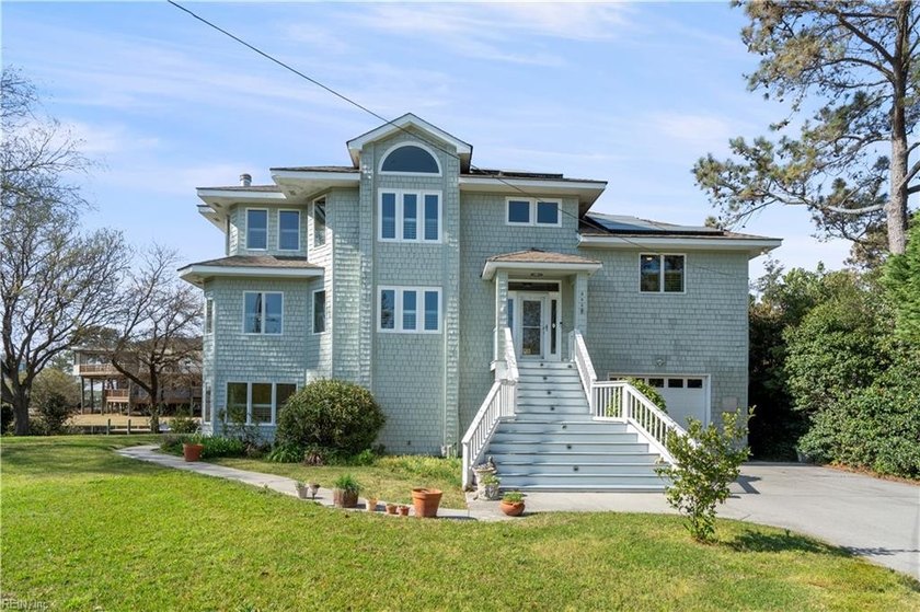 Set on a private cul-de-sac, this inviting waterfront home - Beach Home for sale in Virginia Beach, Virginia on Beachhouse.com