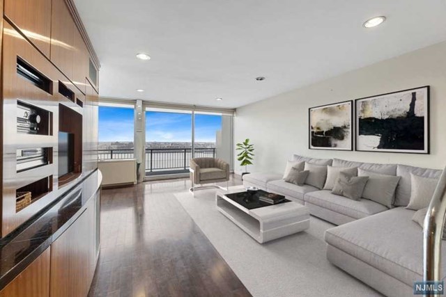 YOU WON'T FIND BETTER VIEWS! TOTALLY UNOBSTRUCTED NYC, HUDSON - Beach Apartment for sale in Fort Lee, New Jersey on Beachhouse.com