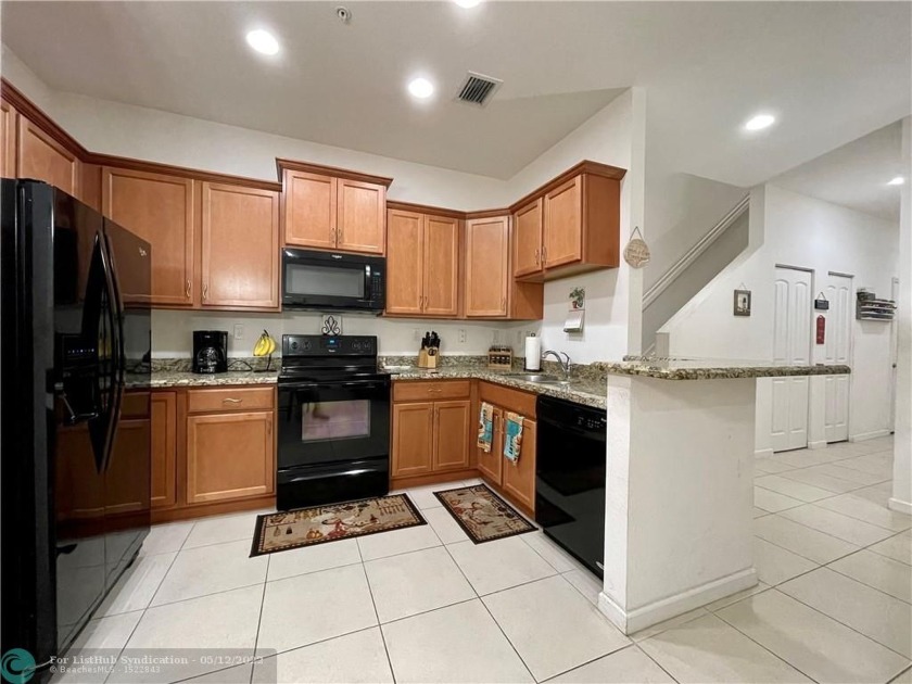 WELCOME HOME!! DON'T MISS THIS 3 BEDROOM 2 1/2 BATH TOWNHOME - Beach Townhome/Townhouse for sale in Pompano Beach, Florida on Beachhouse.com