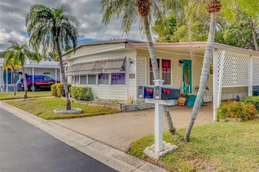 Here's your opportunity to own a beautiful large Double-Wide in - Beach Home for sale in Largo, Florida on Beachhouse.com