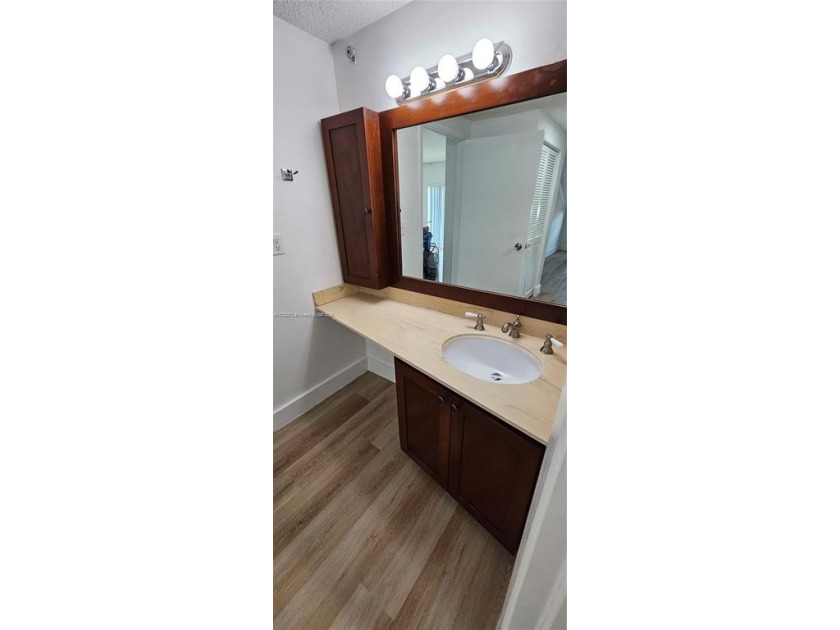 Excellent view of the city of Sunny Isles, Canal, and - Beach Condo for sale in Sunny Isles Beach, Florida on Beachhouse.com