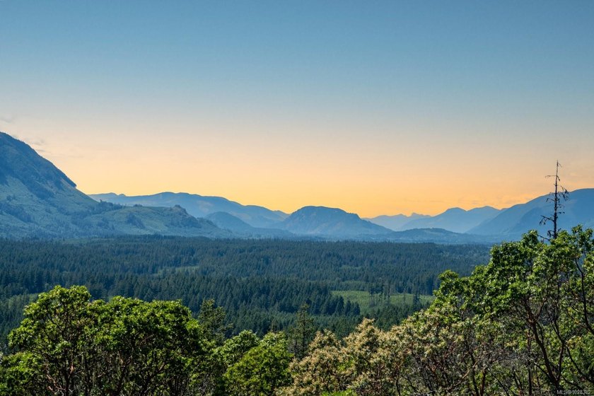 Welcome to 5876 Stoltze Rd. Tucked away in the heart of 40 acres - Beach Home for sale in Duncan, BC on Beachhouse.com