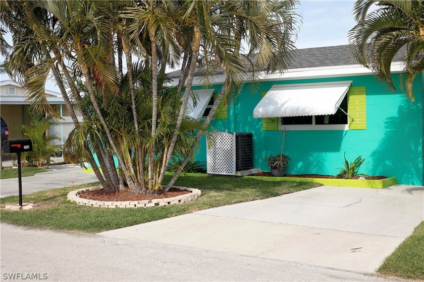 Stop the Car! LOWEST PRICED ACTIVE LISTING POOL HOME IN - Beach Home for sale in Matlacha, Florida on Beachhouse.com