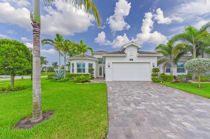 Magnificent FURNISHED home, designer decorated in impeccable - Beach Home for sale in Boynton Beach, Florida on Beachhouse.com