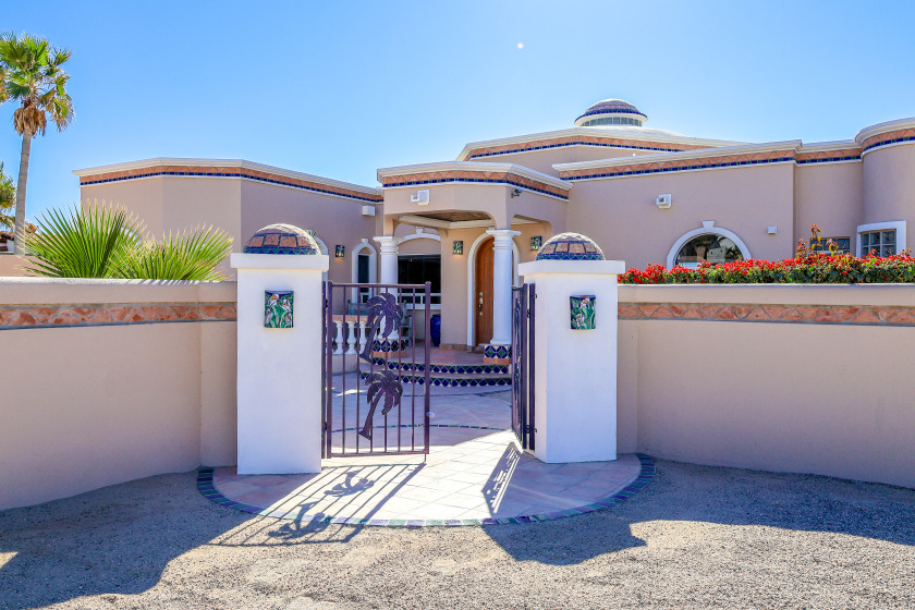 Castillo de Arena 5 bedroom, 3 bath beach front home beautifully - Beach Vacation Rentals in Puerto Peñasco, Sonora on Beachhouse.com