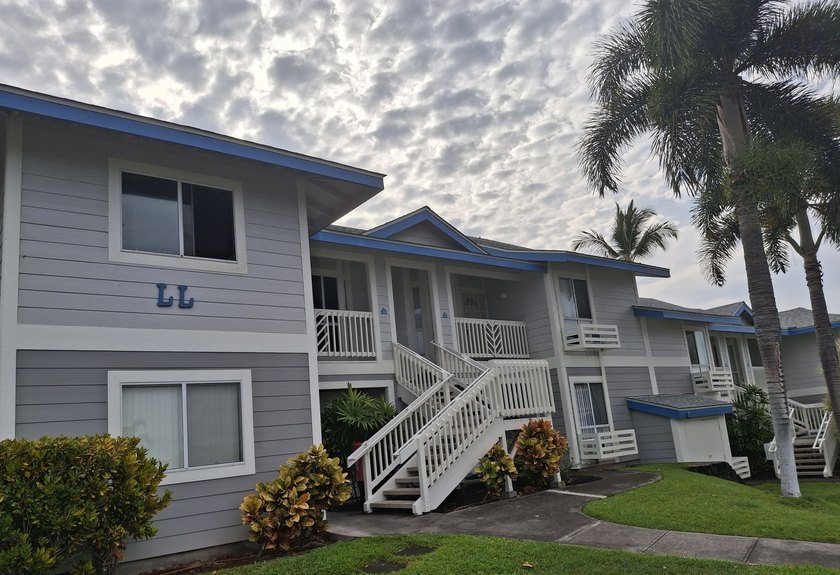 Freshly painted and completely refreshed, this ground-floor unit - Beach Condo for sale in Kailua Kona, Hawaii on Beachhouse.com