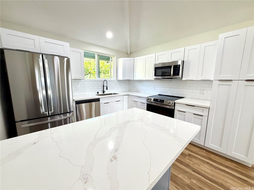 Turn key 4 bedroom, 2 bath home in the heart of Mililani! This - Beach Home for sale in Mililani, Hawaii on Beachhouse.com