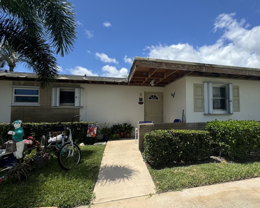 ENJOY THE MANY AMENITIES IN THE COMMUNITY,WHICH INCLUDE HEATED - Beach Home for sale in West Palm Beach, Florida on Beachhouse.com