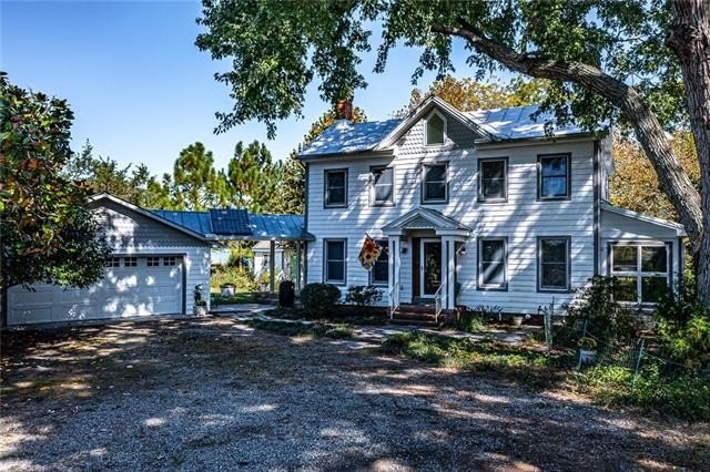 Welcome to 328 Point Pleasant Farmhouse, a waterfront haven! - Beach Home for sale in Kilmarnock, Virginia on Beachhouse.com