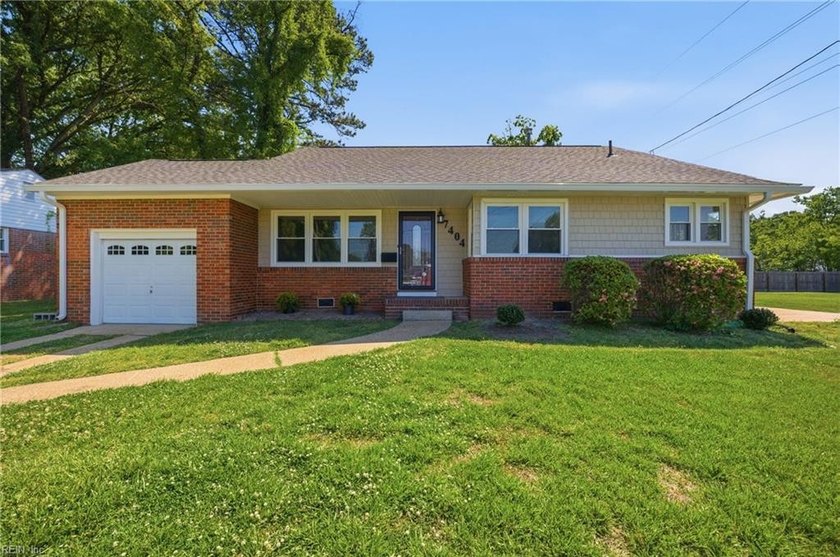Welcome to to this beautifully remodeled tri-level home that - Beach Home for sale in Norfolk, Virginia on Beachhouse.com