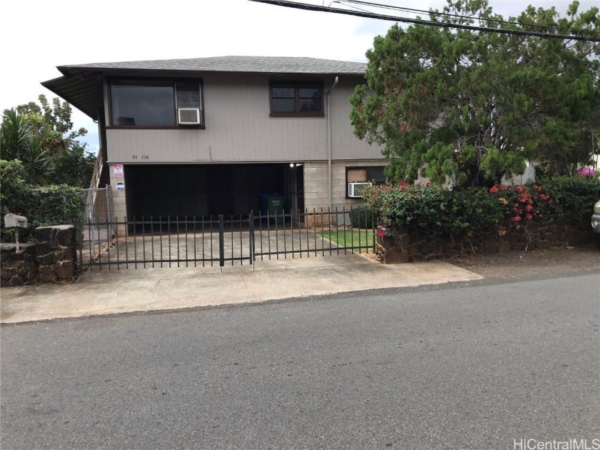 Well maintained 3 (4) bedroom 1.5 bath one owner home that shows - Beach Home for sale in Waipahu, Hawaii on Beachhouse.com