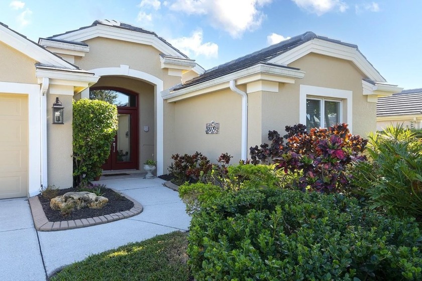 GREAT WATER AND GOLF COURSE VIEW!   This 2 bedroom, 2 baths - Beach Home for sale in Bradenton, Florida on Beachhouse.com