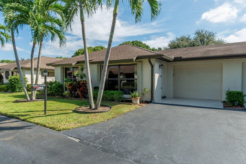 Come and enjoy this beautiful updated villa centally located in - Beach Home for sale in Boynton Beach, Florida on Beachhouse.com