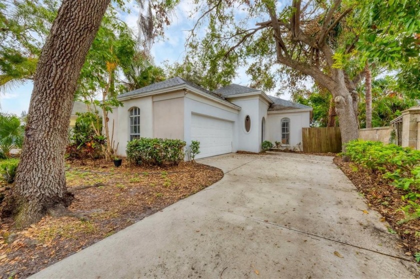 Fixer-upper investment opportunity near Siesta Key! Welcome to - Beach Home for sale in Sarasota, Florida on Beachhouse.com