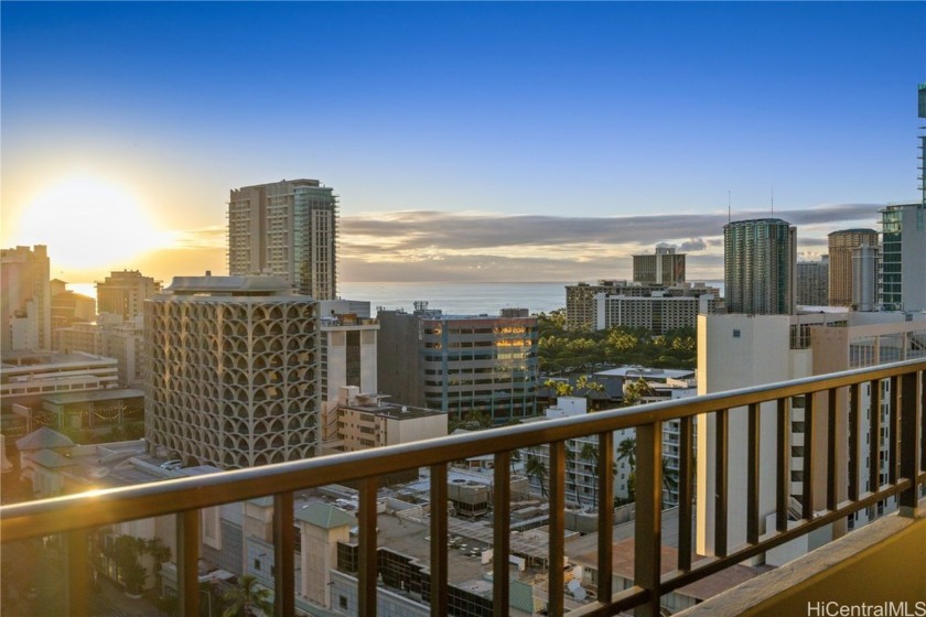 RARELY AVAILABLE LEGAL SHORT TERM RENTAL CORNER UNIT WITH OCEAN - Beach Condo for sale in Honolulu, Hawaii on Beachhouse.com