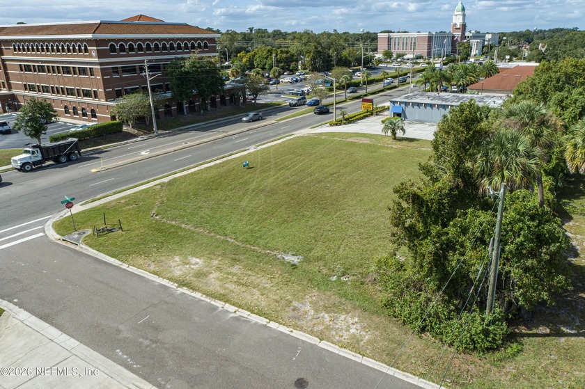 This lot is located in the middle of Green Cov Springs! Directly - Beach Commercial for sale in Green Cove Springs, Florida on Beachhouse.com