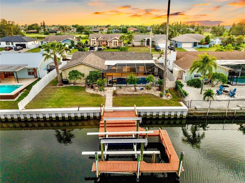 $25,000 IN PRICE IMPROVEMENT! Enjoy LUXURIOUS WATERFRONT LIVING - Beach Home for sale in Apollo Beach, Florida on Beachhouse.com
