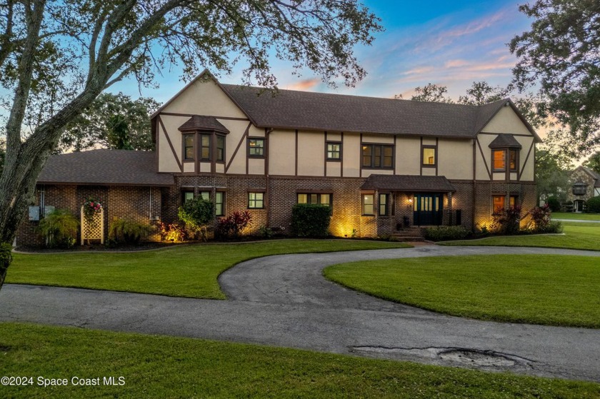 Welcome to your dream oasis! This completely updated lakefront - Beach Home for sale in Melbourne, Florida on Beachhouse.com