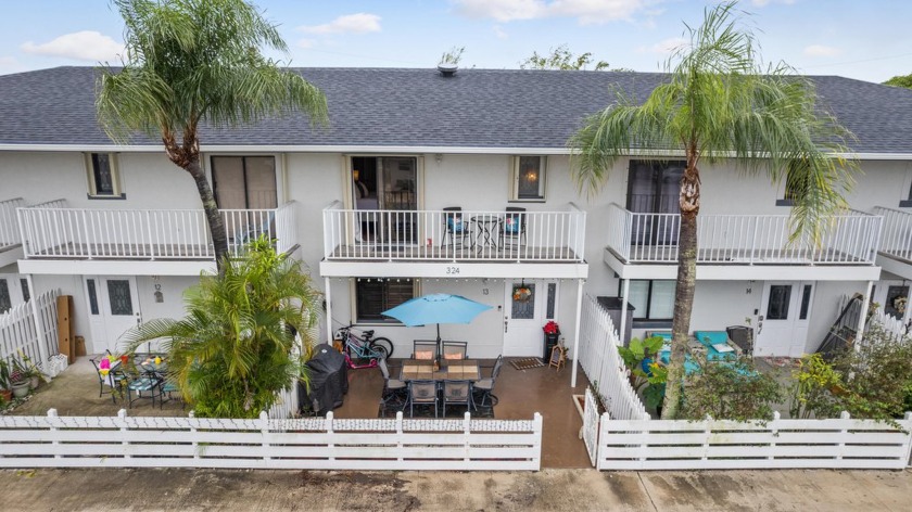 Discover your dream home in this beautiful and spacious - Beach Townhome/Townhouse for sale in Lantana, Florida on Beachhouse.com