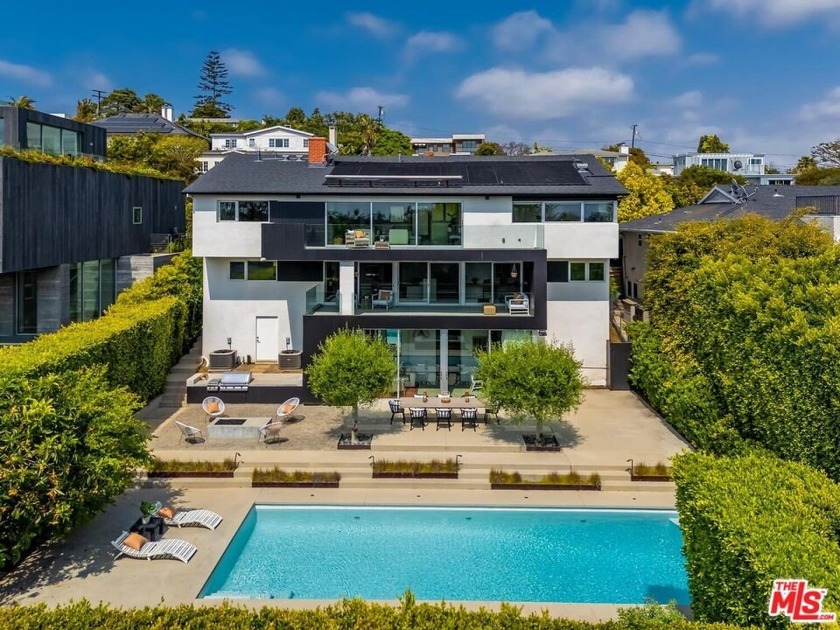 Nestled in the scenic College Streets of Santa Monica, this - Beach Home for sale in Santa Monica, California on Beachhouse.com