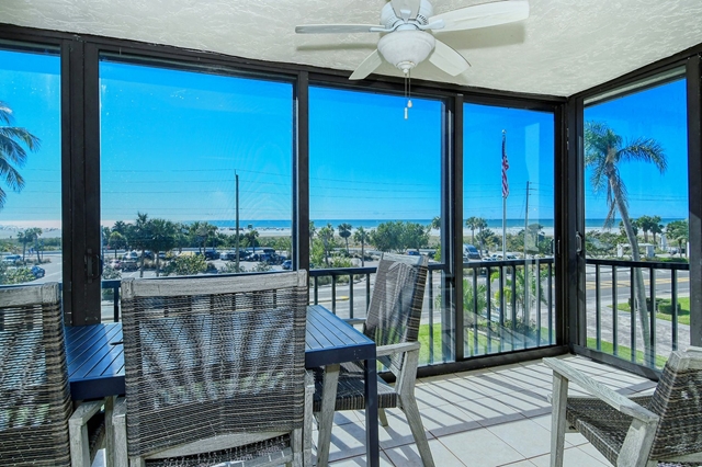 Steps to the Beach! 2BR 2BA Siesta Key Beach with Gulf Views & - Beach Vacation Rentals in Sarasota, Florida on Beachhouse.com