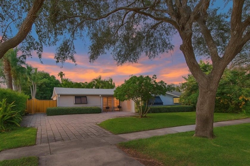Coastal living in the Village of North Palm Beach! This updated - Beach Home for sale in North Palm Beach, Florida on Beachhouse.com