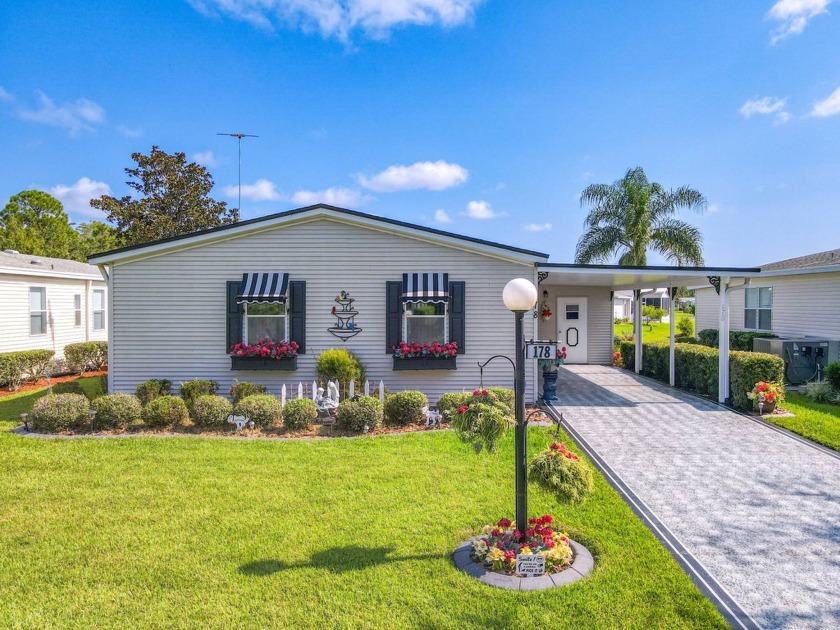 This beautiful 2002 Palm Harbor sits on a well maintained Lake - Beach Home for sale in Ormond Beach, Florida on Beachhouse.com