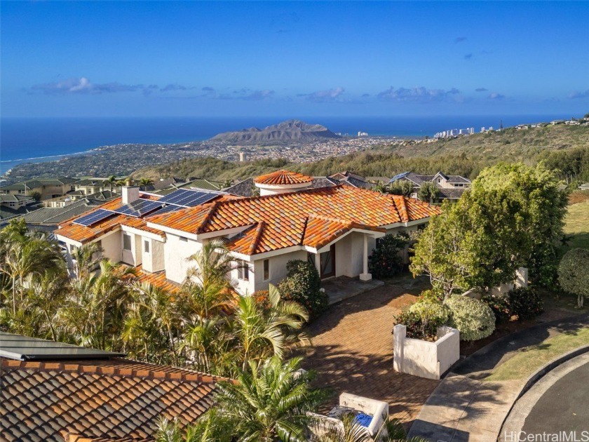 The top of Waialae Iki 5 and above it all sits an exquisite home - Beach Home for sale in Honolulu, Hawaii on Beachhouse.com