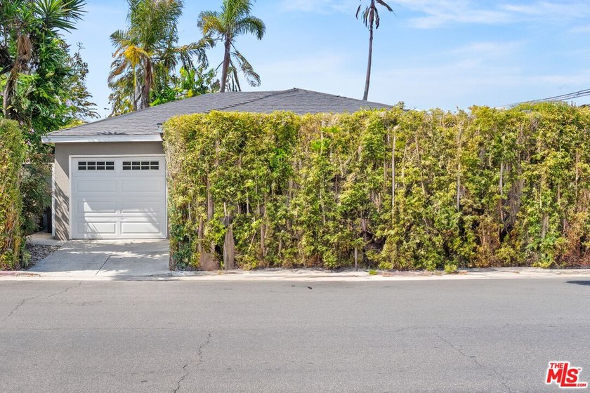 Location!!! Walk to Abbot Kinney, Venice Canals, Main Street - Beach Home for sale in Venice, California on Beachhouse.com