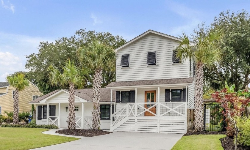 Beautifully renovated 3 bedroom beach house with expansive pool - Beach Home for sale in Isle of Palms, South Carolina on Beachhouse.com