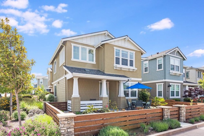 5 years old and move-in ready! Welcome to this inviting modern - Beach Home for sale in Santa Cruz, California on Beachhouse.com