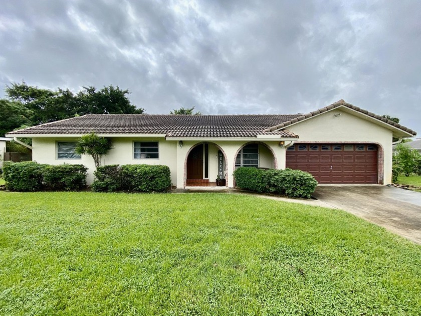 4886 Vilma Lane - Beach Home for sale in West Palm Beach, Florida on Beachhouse.com