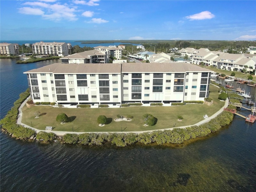 PROFESSIONALLY RENOVATED: NEW A/C 2019, NEW APPLIANCES 2019 - Beach Condo for sale in Port Richey, Florida on Beachhouse.com