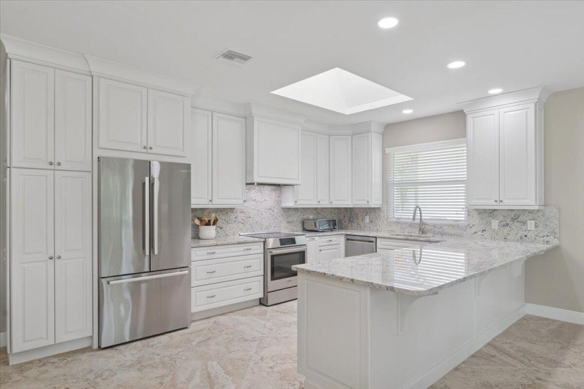 GORGEOUS MOVE-IN READY HOME WITH GOLF VIEWS! Nestled on a - Beach Home for sale in Port Saint Lucie, Florida on Beachhouse.com