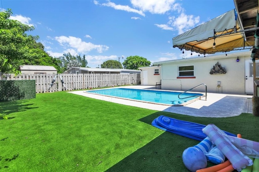 Spacious Oasis! New roof, new electric hot water heater, updated - Beach Home for sale in Pompano Beach, Florida on Beachhouse.com