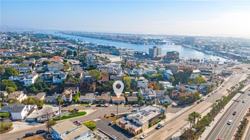 Nestled in the heart of Newport Beach, 250 Catalina offers an - Beach Townhome/Townhouse for sale in Newport Beach, California on Beachhouse.com