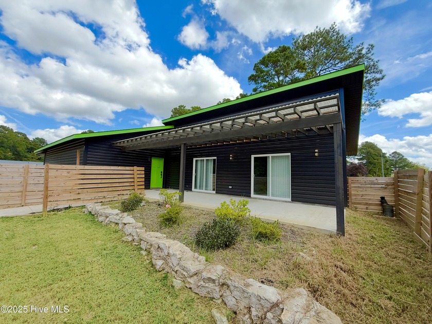 Situated on one of the highest points in Washington, 22 feet - Beach Home for sale in Washington, North Carolina on Beachhouse.com