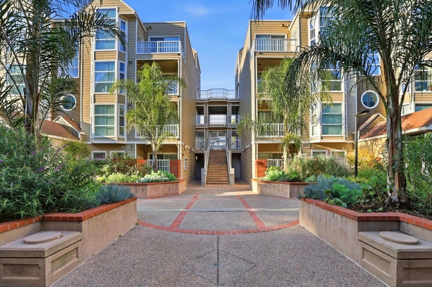 Discover the best of urban living in this beautiful condo in the - Beach Condo for sale in San Jose, California on Beachhouse.com