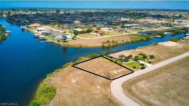 OOOooo what a Million Dollar view and lot. LOT is NEXT to the - Beach Lot for sale in Cape Coral, Florida on Beachhouse.com